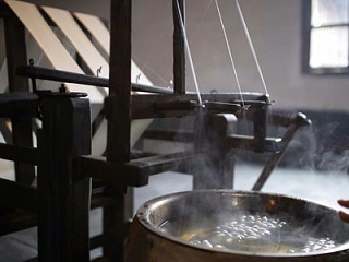 绮迹坊地毯蚕茧抽丝车间